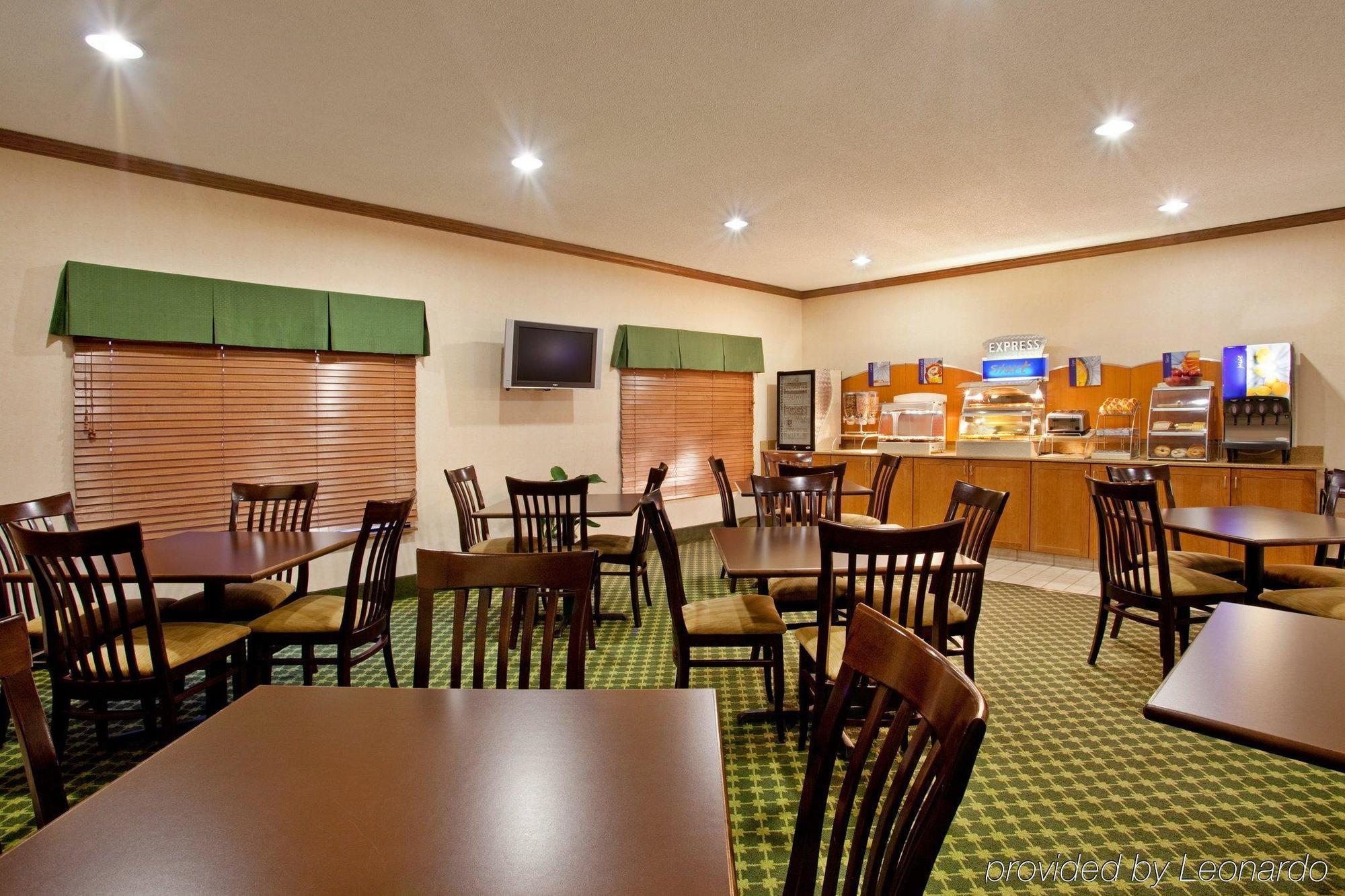 Baymont By Wyndham Merrillville Restoran gambar
